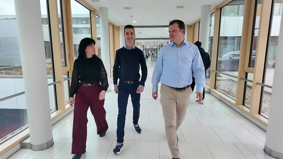 Ärzte sahen keine Chance mehr! Neue Immuntherapie heilt jungen Krebspatienten (18) Jetzt will er auch Medizin studieren