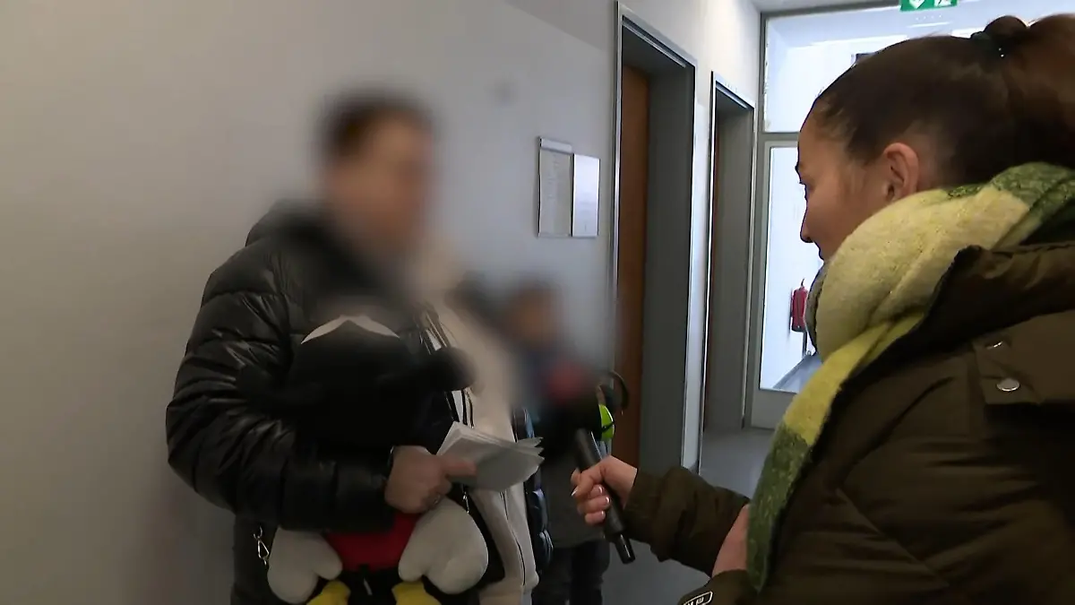 Eltern schlagen nörgelndes Kind – so rechtfertigen sie sich bei RTL! Prozess in Berlin