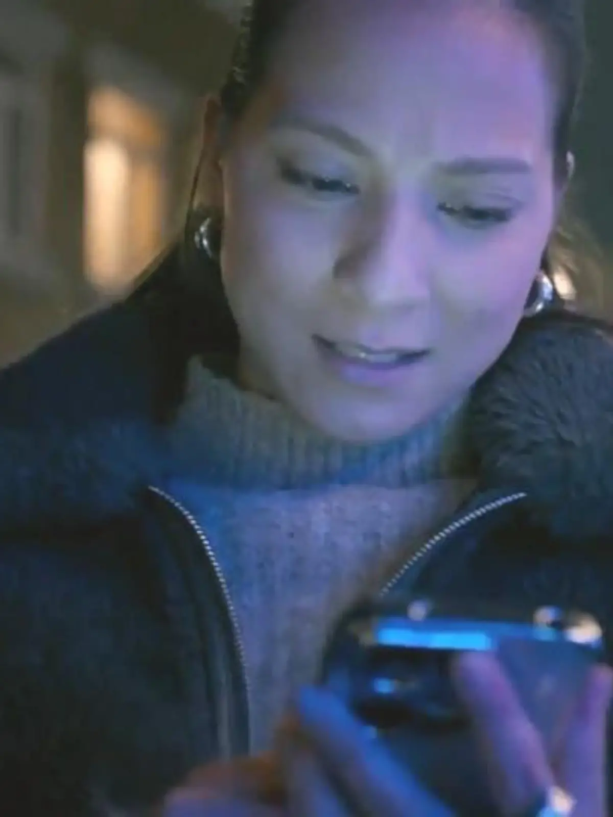 Bild zu: "Charlie erfährt von Deniz' Kuss mit Joana"