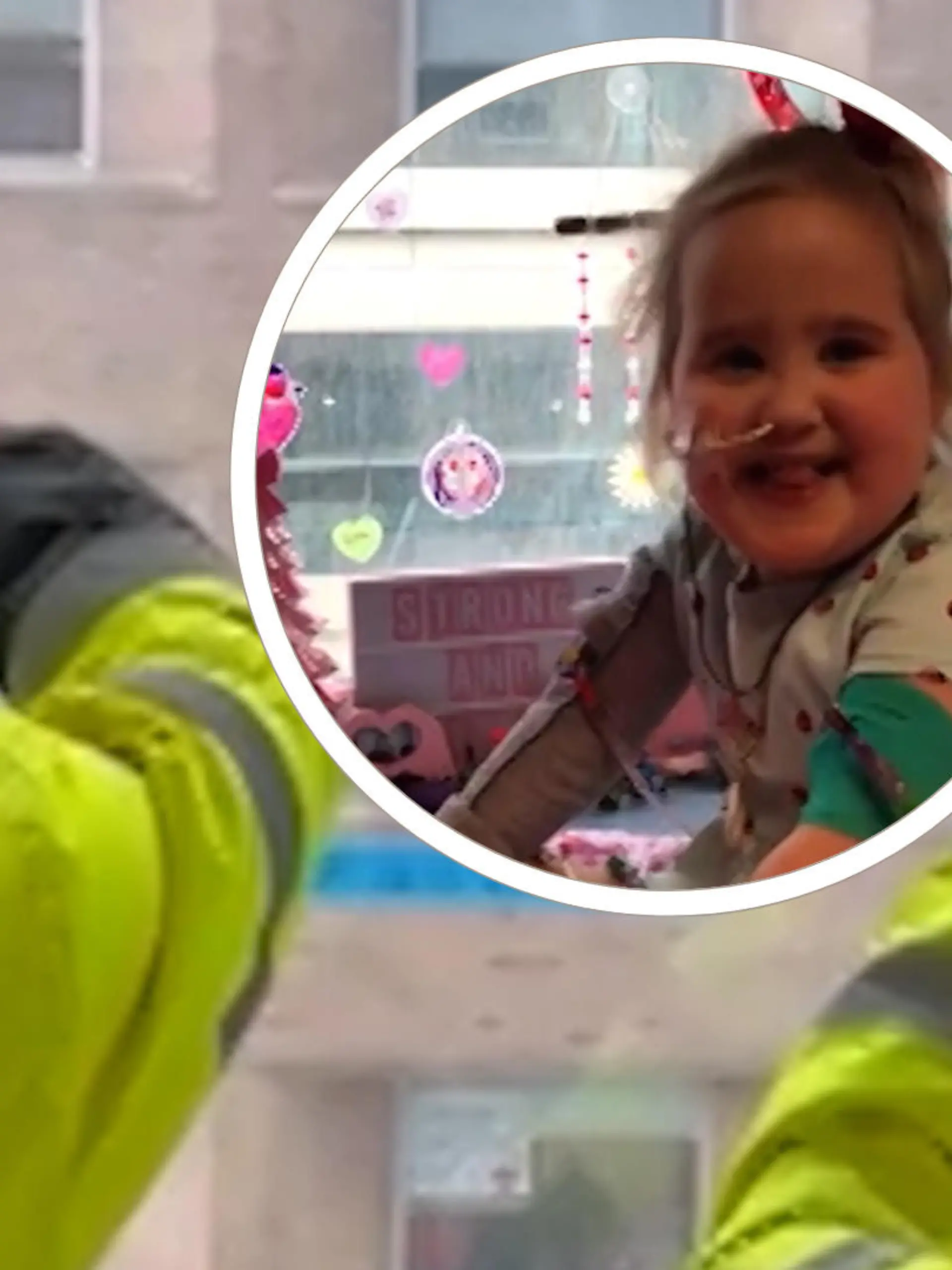 Bild zu: "Sie wartet auf ein neues Herz! Bauarbeiter geben Brinley (4) neuen Mut – mit DIESER Geste!"