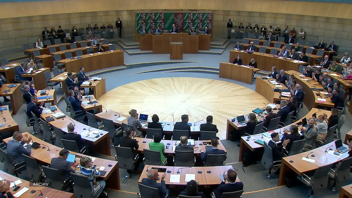 Politischer Aschermittwoch in NRW Opposition gegen Regierung