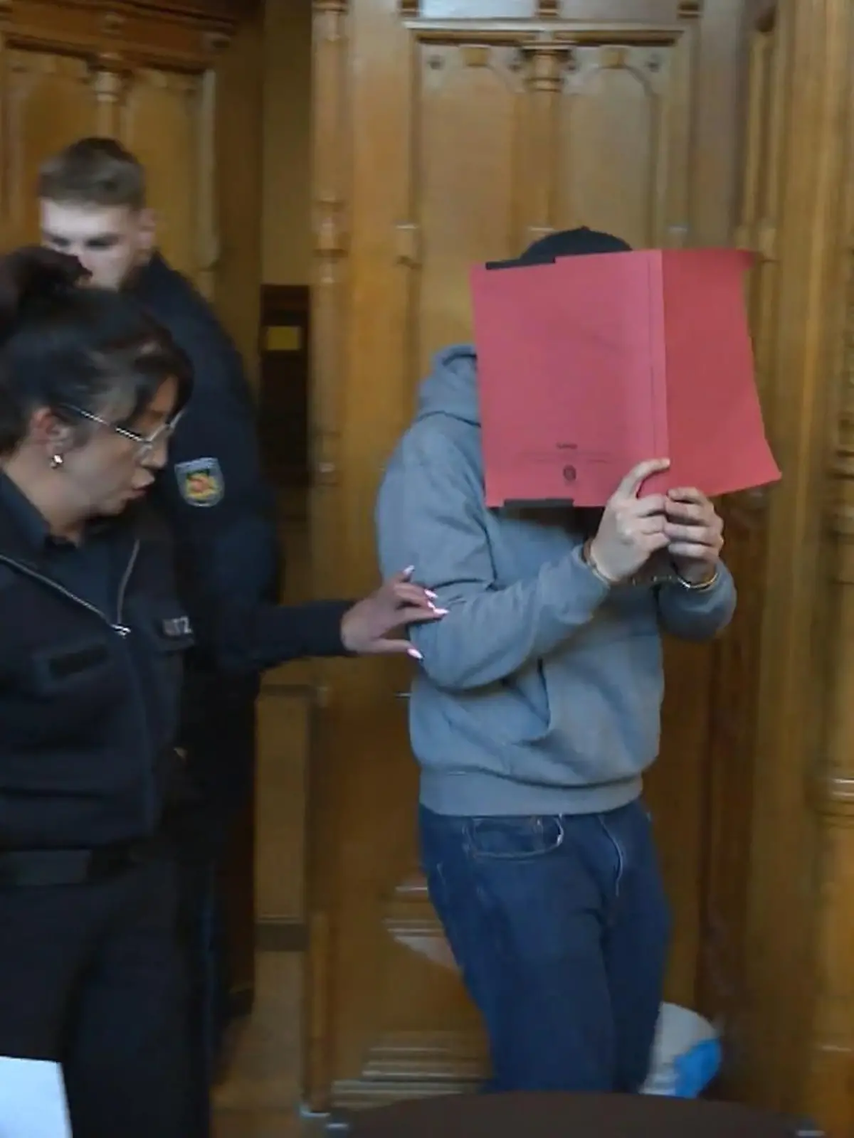 Bild zu: "Tanzlehrer missbraucht 13 Jahre lang Schüler"