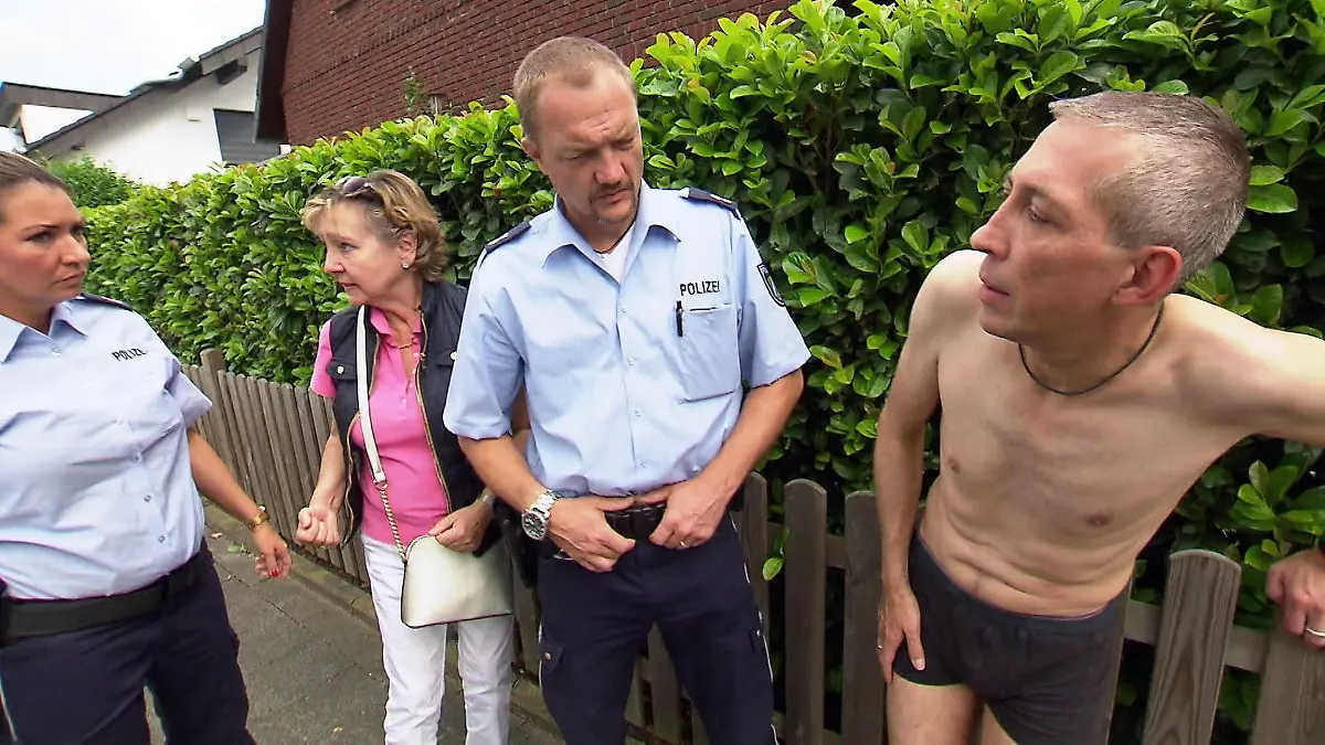 Heimtückischer Überfall auf Oma und Enkelin