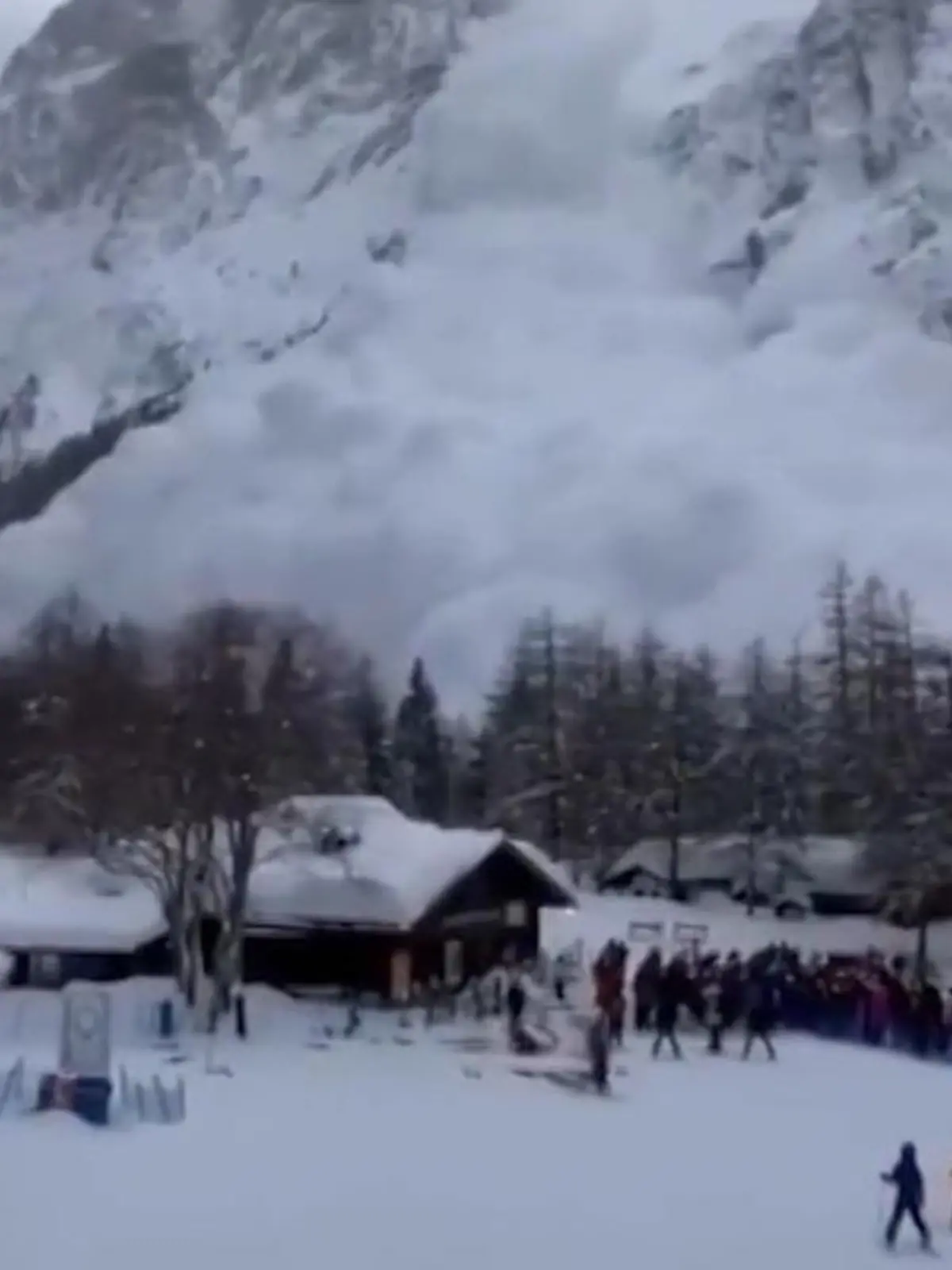 Bild zu: "Lawinenalbtraum in Österreich – Fluten in Frankreich"