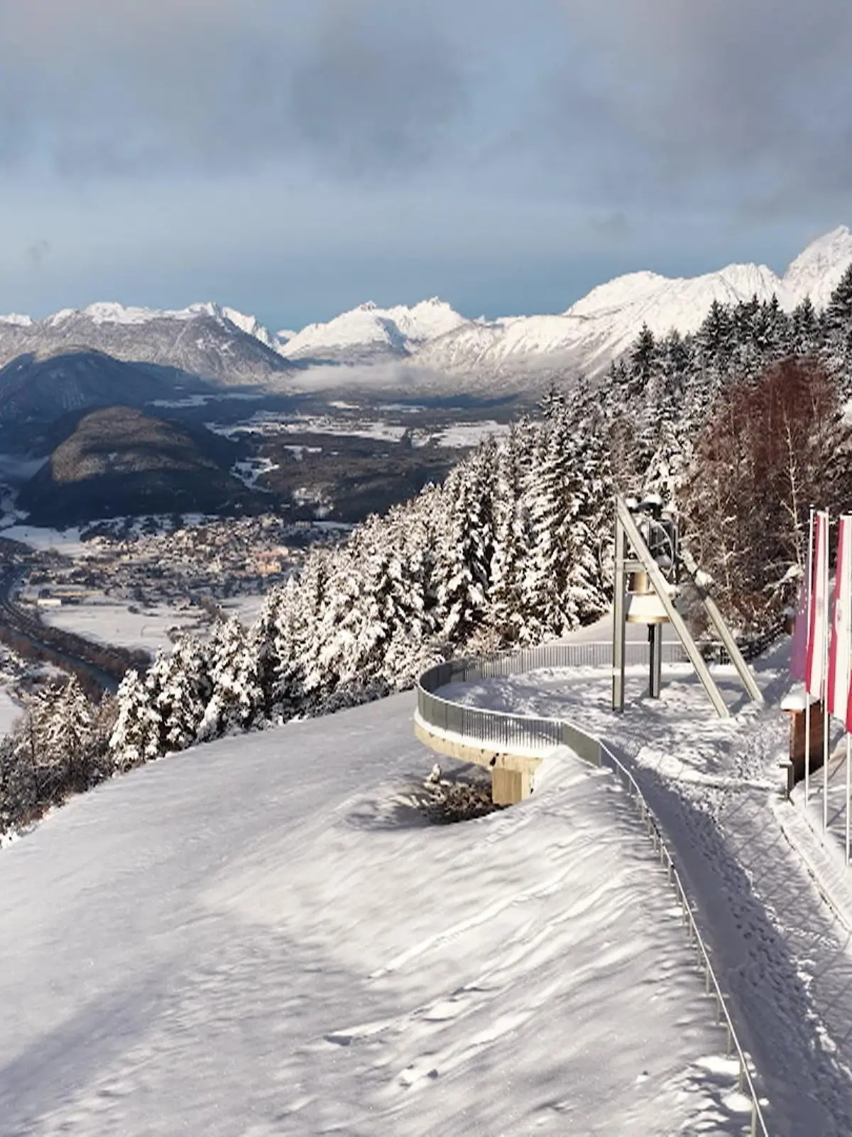 Bild zu: "Tiroler Winterspaziergang mit Weitblick über dem Inntal"