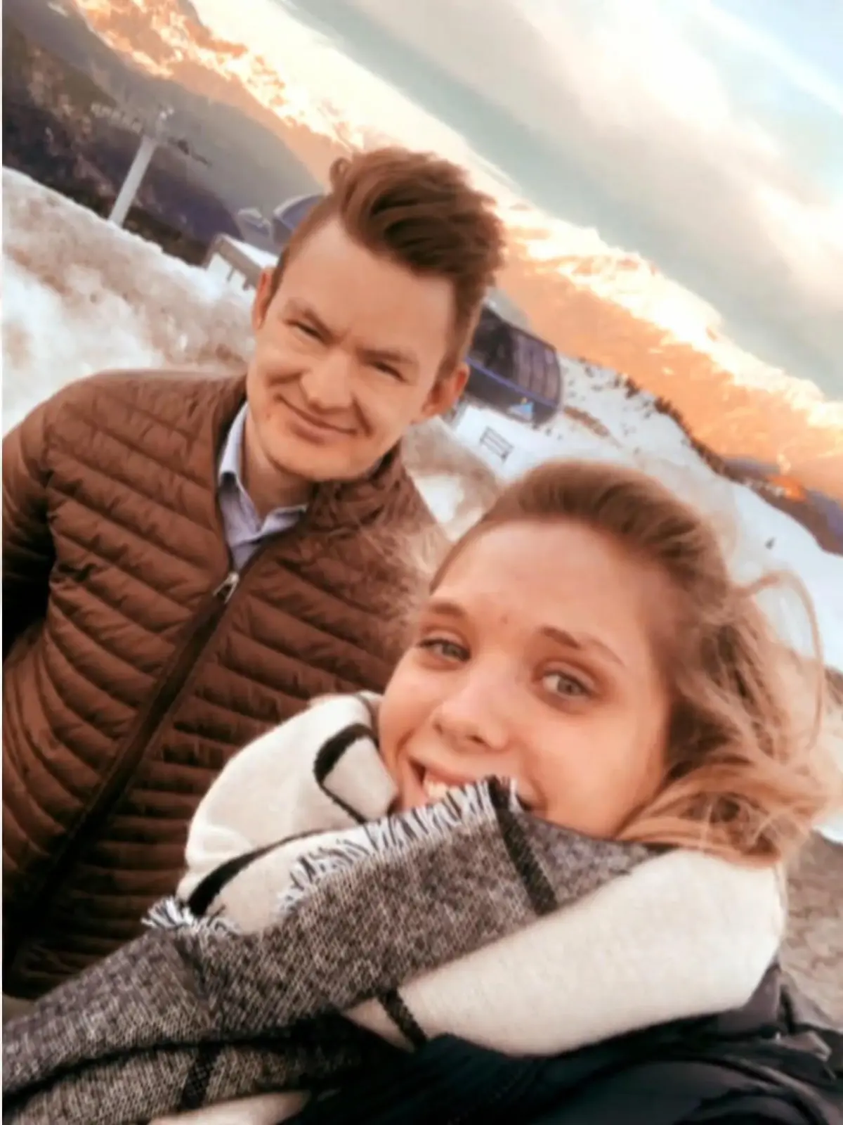 Bild zu: "Sabrina schwärmt von ihrem Verlobten Andi"