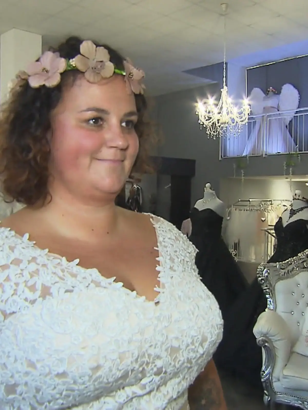 Bild zu: "Trifft Kleid Nummer drei Jennys Geschmack?"