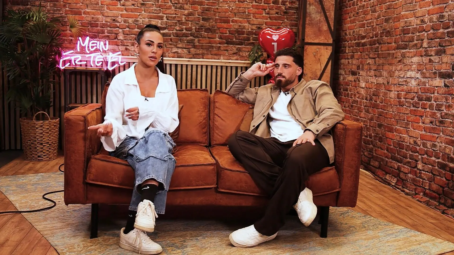 Bild zu: "Sind Elena und Patrick nach „Make Love, Fake Love“ noch ein Paar?"