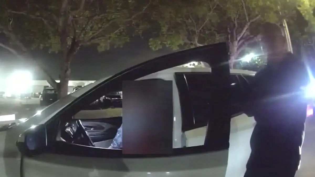 Mutter (32) lässt Kinder über Stunden allein in Uber zurück – um zu trinken! Fahrer alarmiert die Polizei