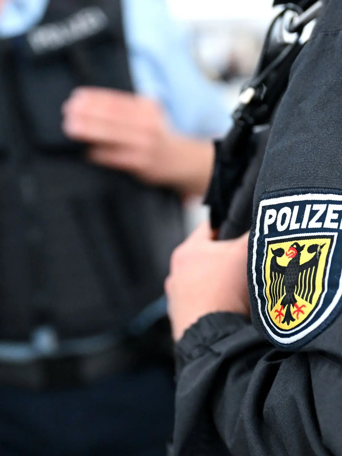 Bild zu: "Schuhsohlen von Frauen abgeleckt: Bundespolizei sucht Zeugen"
