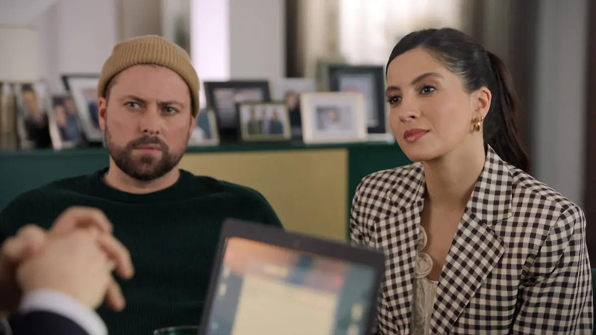 Auch wenn John für seine Tochter alles geben will, weiß er nicht, ob er Zoe so hintergehen kann. 