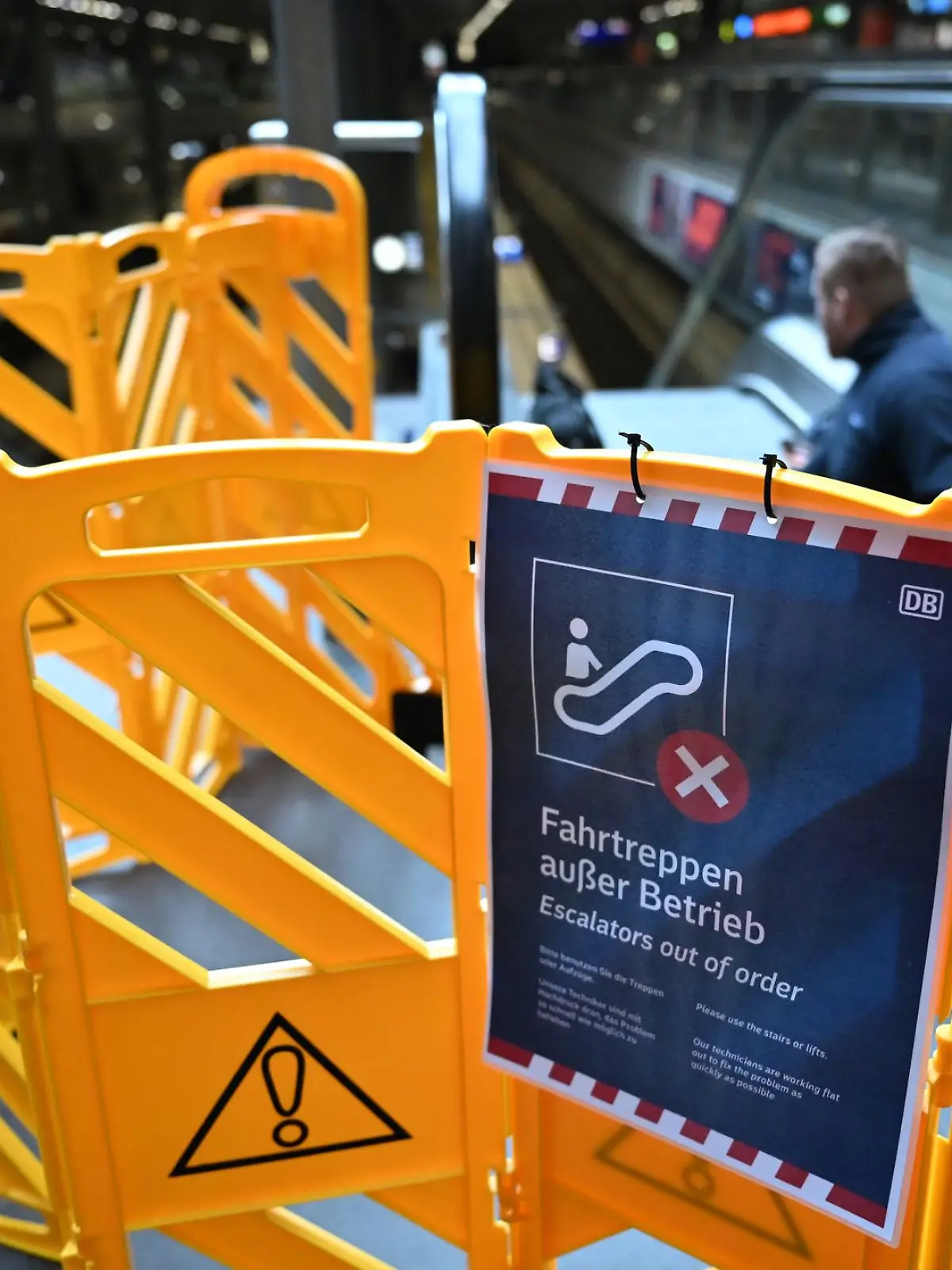 Bild zu: "Die Bahn kann nicht mal mehr Rolltreppe! Fast alle am Berliner Hauptbahnhof außer Betrieb"