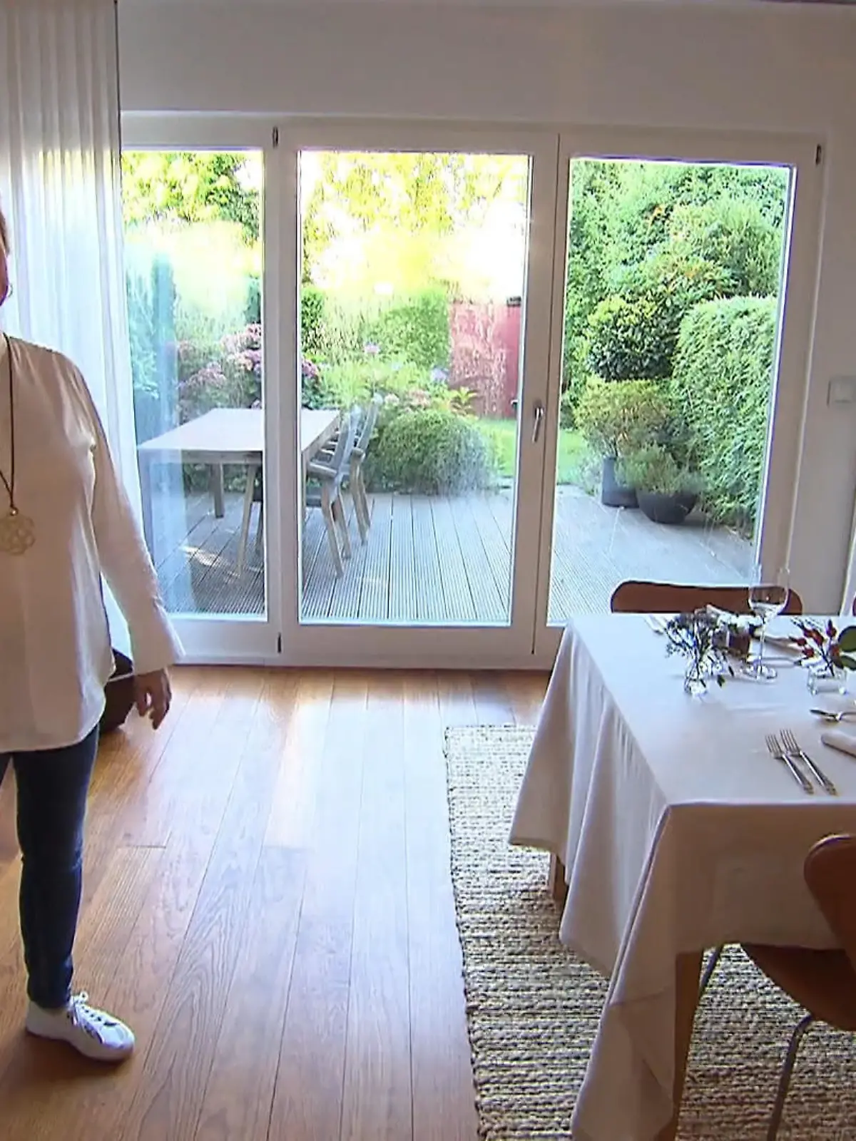 Bild zu: "Helles Zuhause, großer Abend: So empfängt sie ihre Gäste"