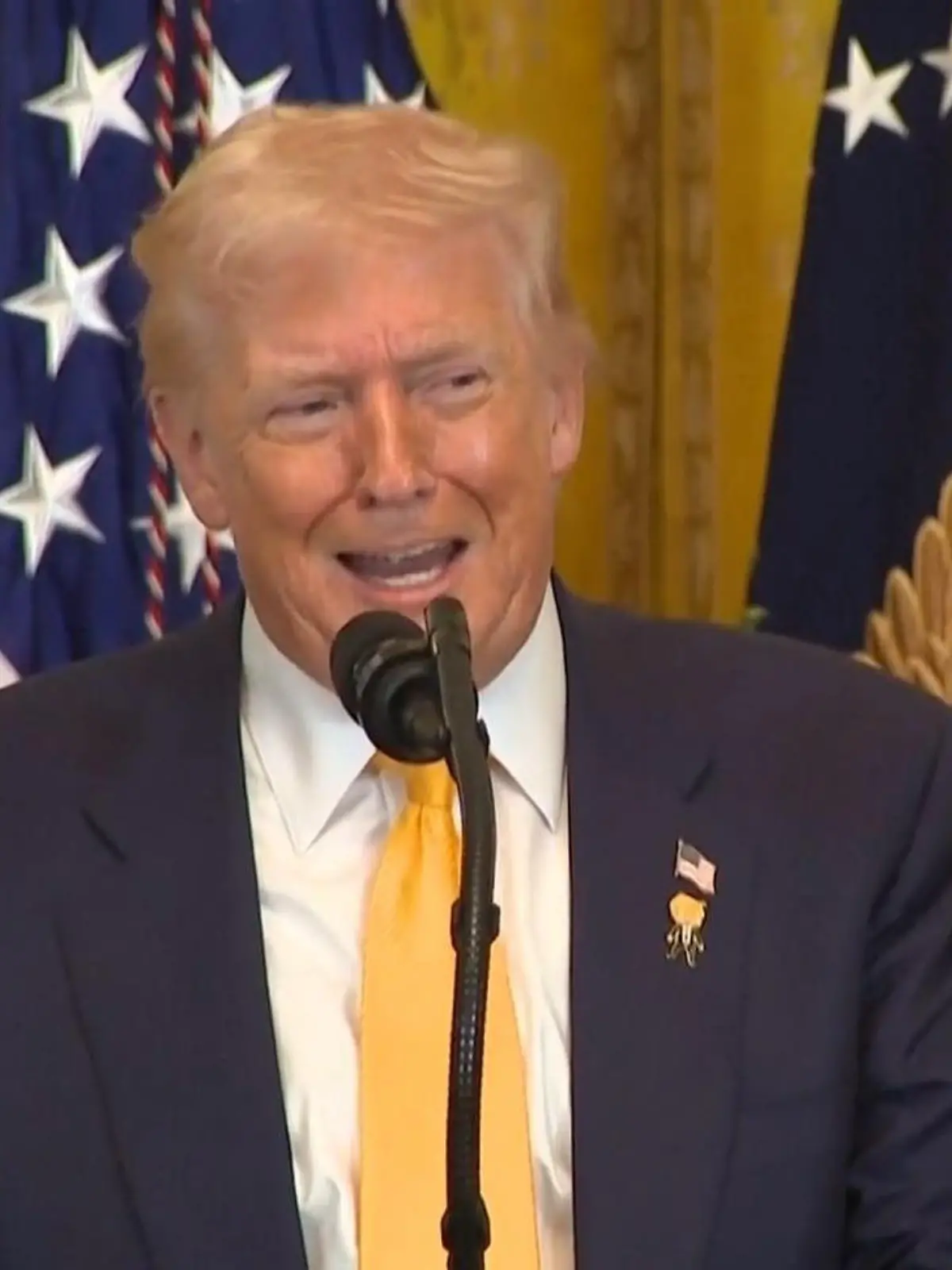 Bild zu: "Nach Rassismus-Video gegen die Obamas! So kurios versucht Trump die Vorwürfe abzuschütteln"