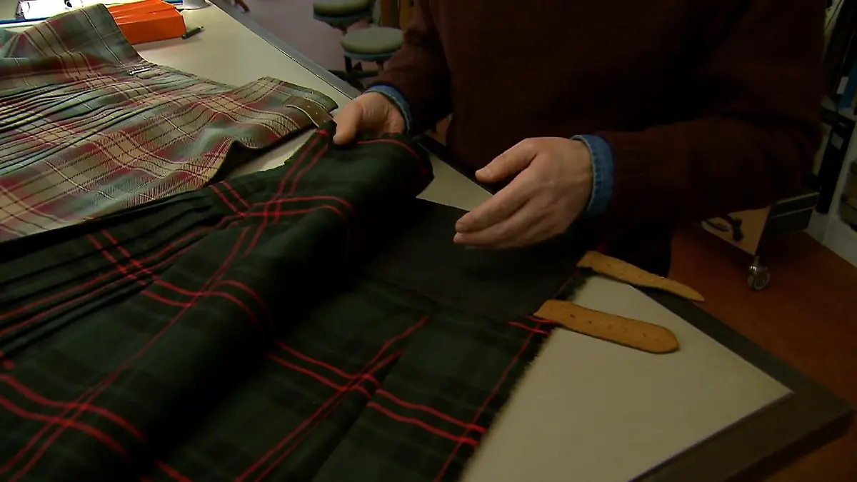 Kölner (59) schneidert Schottenröcke Tradition und Maßarbeit
