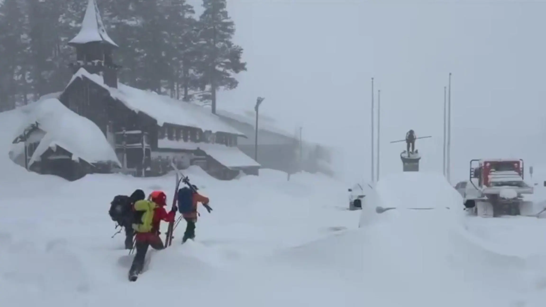 Trotz Wetterwarnungen auf der Piste! XXL-Lawine verschluckt 15 Menschen Tourleiter ignorierten Gefahr