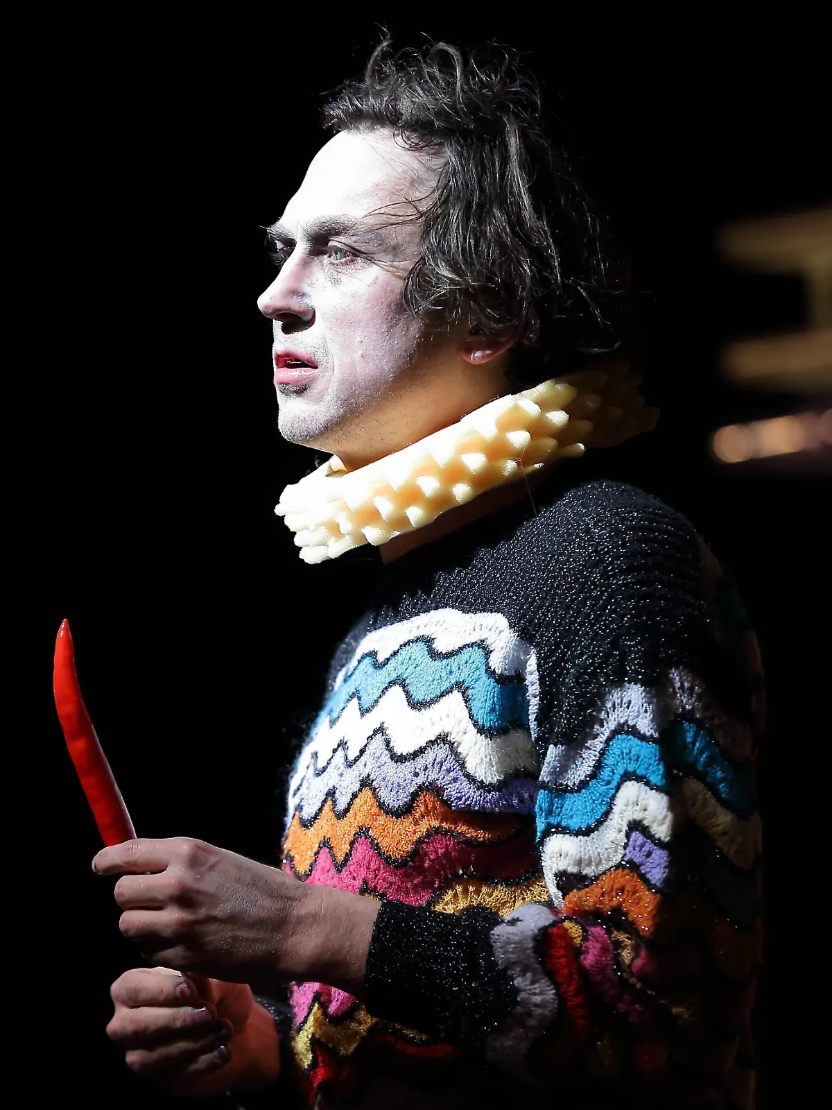 Bild zu: "Lars Eidinger verletzt Theater-Zuschauerin mit Degen am Kopf"