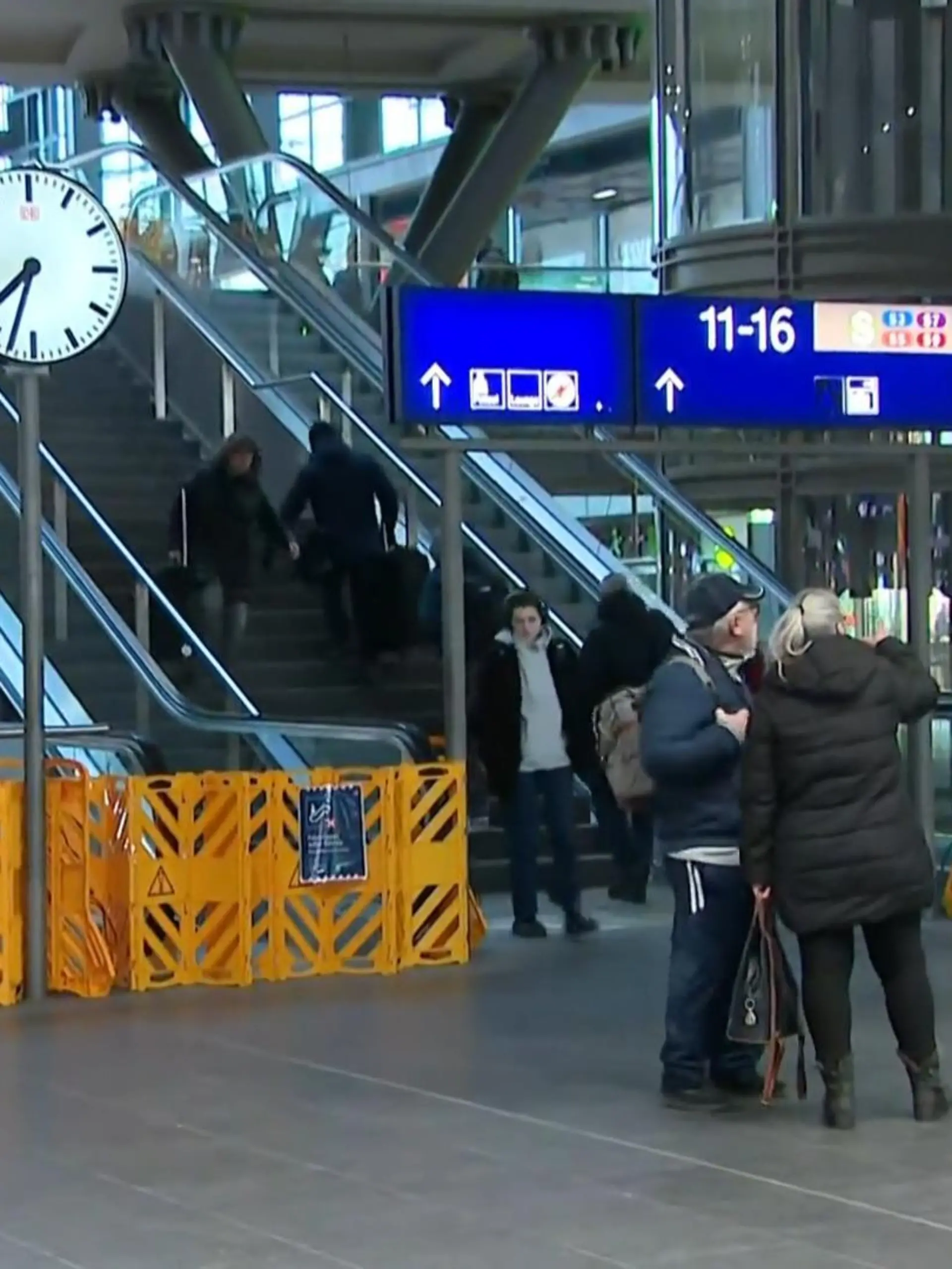 Bild zu: "Die Bahn kann nicht mal mehr Rolltreppe! Fast alle am Berliner Hauptbahnhof außer Betrieb"