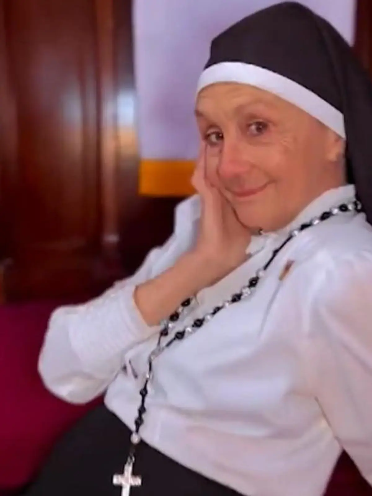 Bild zu: "OnlyFans statt Kirche?! Nonne wird wegen dieser sexy Videos von allen angebetet"