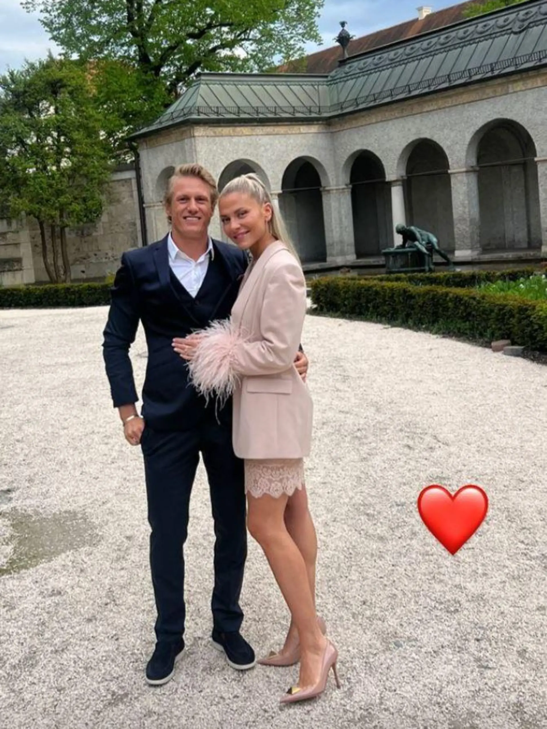 Gemeinsam mit Profi-Sportler Dominik Gührs ist Valentina Pahde auf einer Hochzeit.