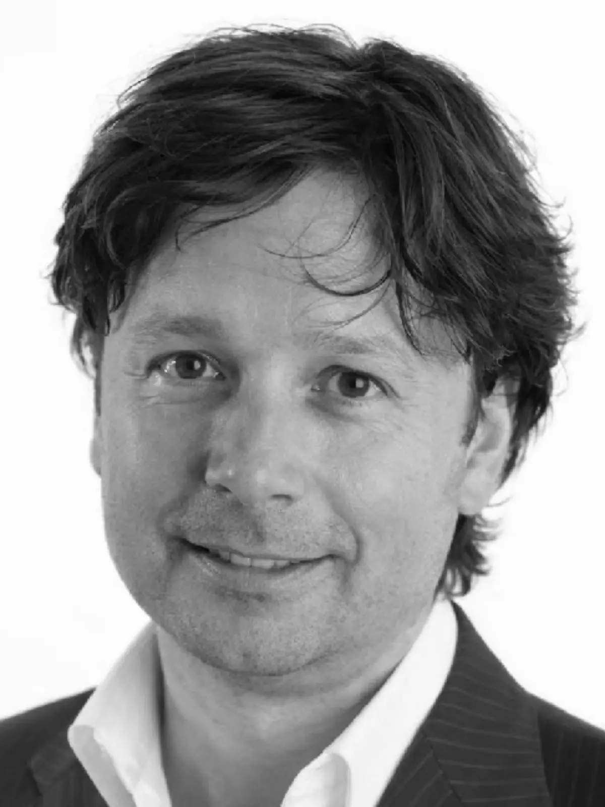 Beamte der Polizei und Sanitäter haben in Pattaya (Thailand) einen schockierenden Fund gemacht: Sie fanden den britischen Multimillionär Quentin Griffiths (58) tot am Fuße seines Wohngebäudes unterhalb seines Balkons. Doch die Umstände werfen Fragen auf.