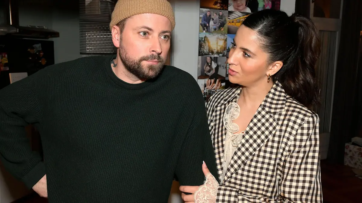 John (Felix von Jascheroff) ahnt nicht, was Laura (Chryssanthi Kavazi) gemeinsam mit Gerner plant.