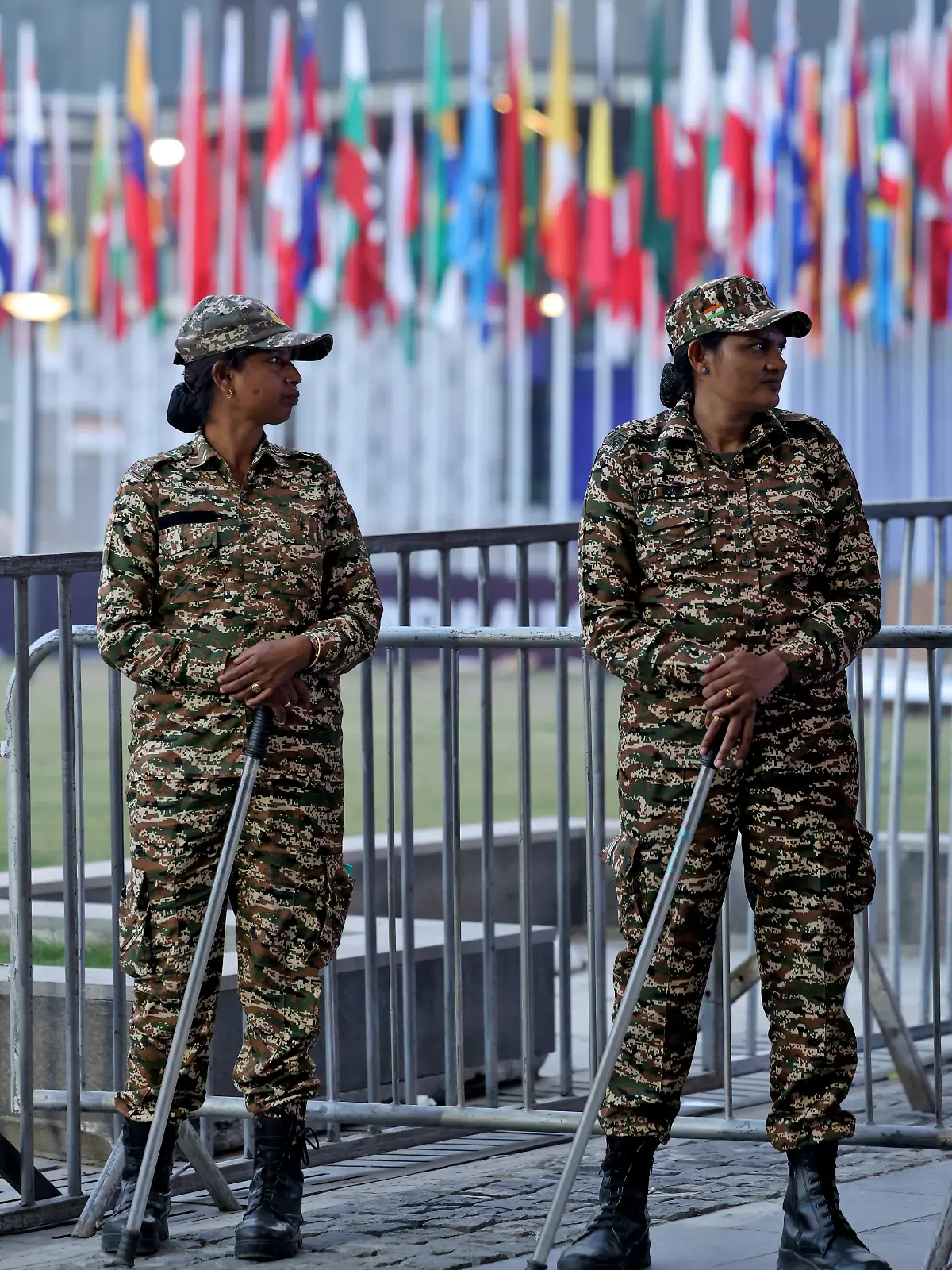 Zwei Polizistinnen in Indien