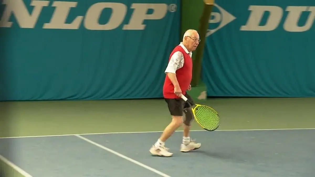 Bild zu: "Tennis-Turnier mit 91 Jahren"