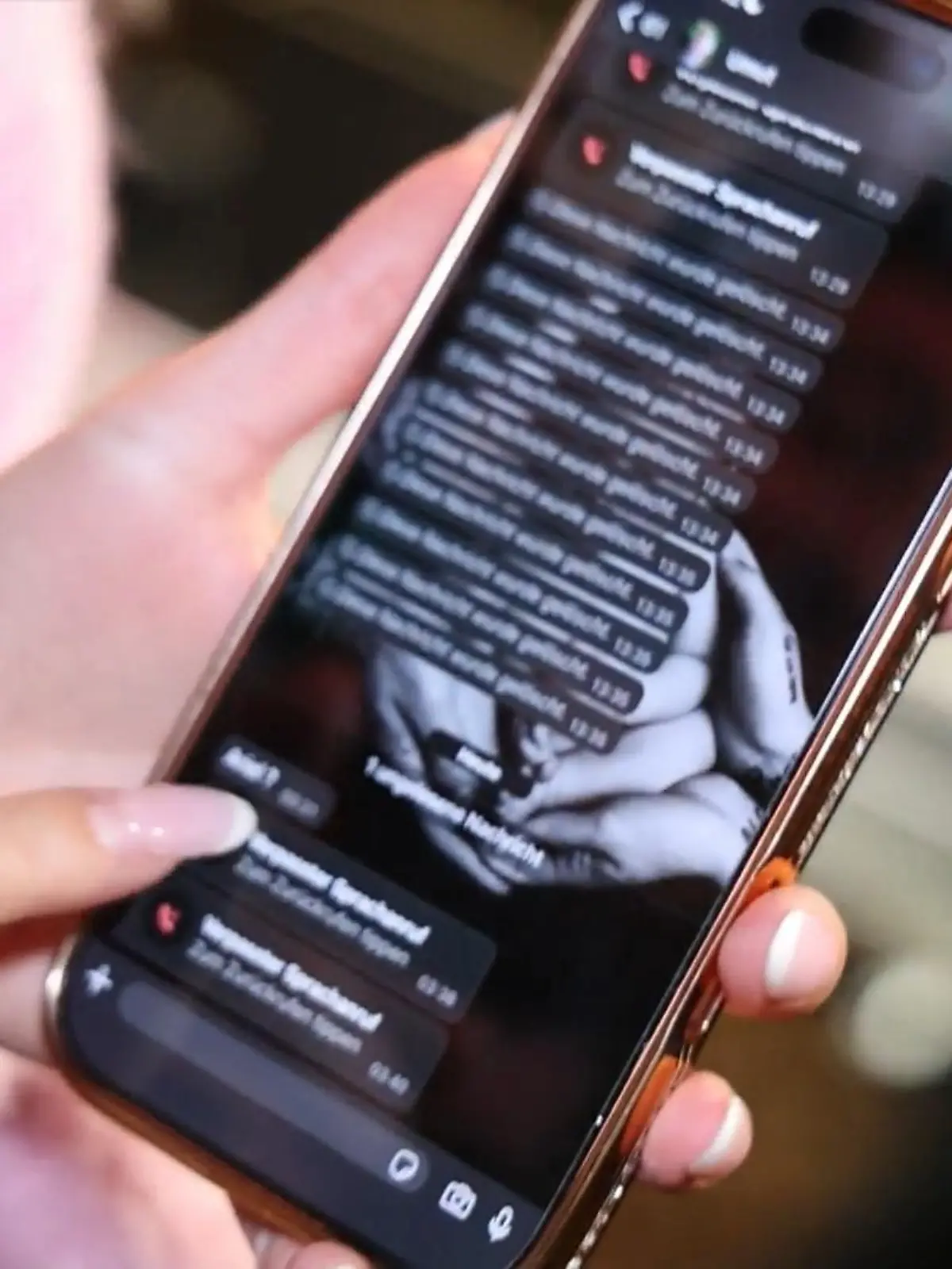 Bild zu: "Zoff im Dschungel-Nachspiel! Ariels Handy zeigt Umuts Geheimnisse"