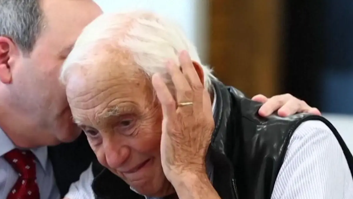 „Ich bringe dich um!“ Offenes Mikro schockt bei Zeugenaussage im Epstein-Fall Leslie Wexner (88) vor US-Gericht