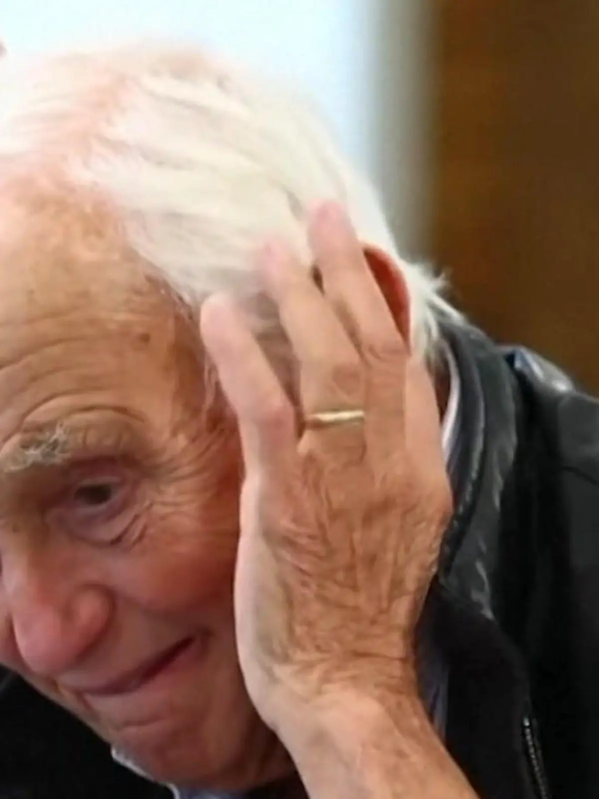 Bild zu: "„Ich bringe dich um!“ Offenes Mikro schockt bei Zeugenaussage im Epstein-Fall"