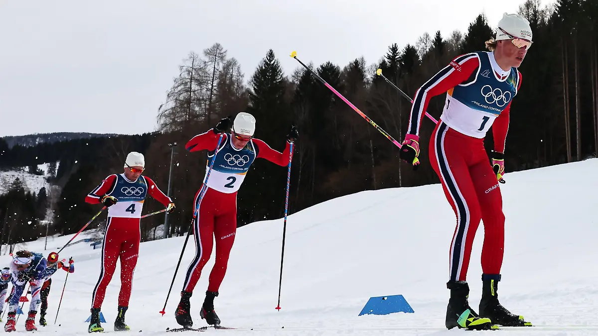 Johannes Hoesflot Klaebo (r) gewinnt seine sechste Goldmedaille bei den Winterspielen 2026.