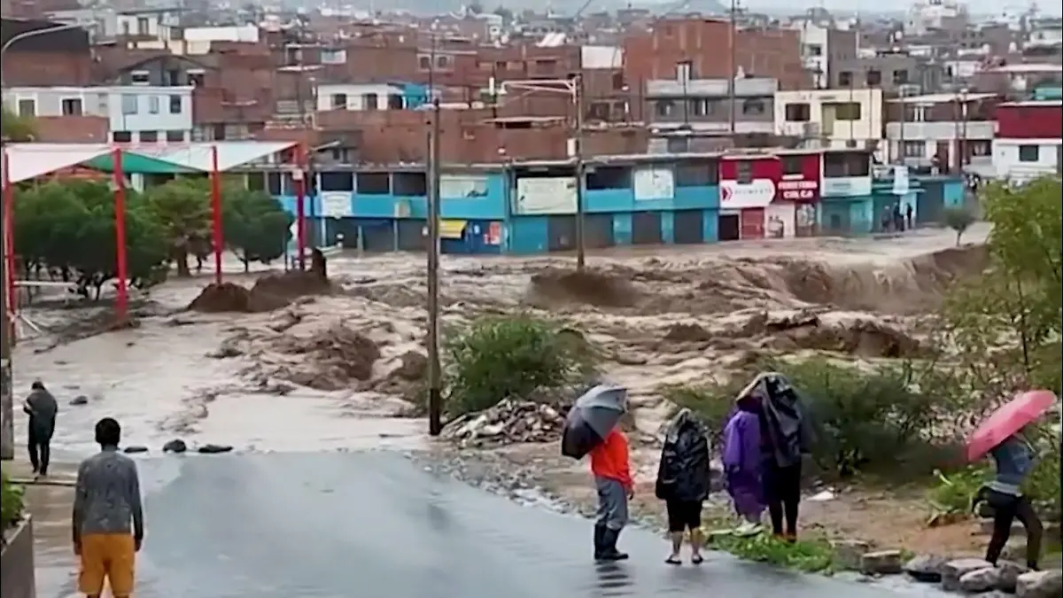 Starkregen reißt Autos mit! Unwetter wütet in Peru – mehrere Tote Wetterphänomen "Küsten-El-Niño"