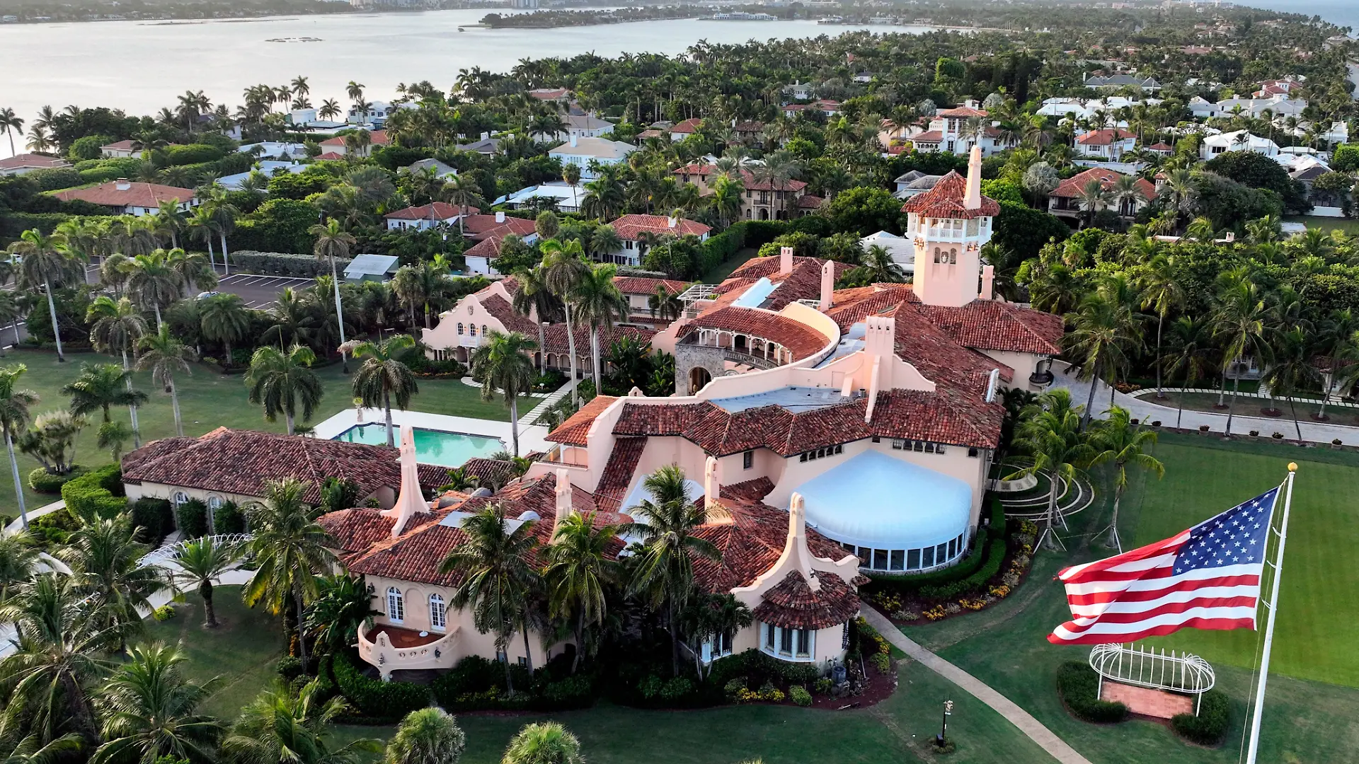 epi_1010402856_DPA AP_rpbhnrfky6-v1-ax-ms6144.jpg_Mar-a-Lago Shooting.jpg