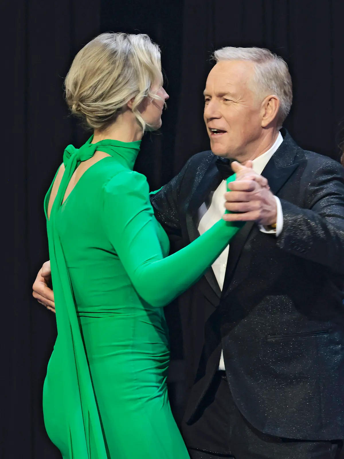 Bild zu: "Johannes B. Kerner glänzt und tanzt vor Ehefrau!"