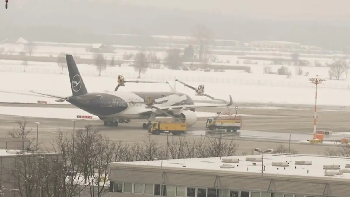 Pilot spricht nach Lufthansa-Katastrophe von „großem Versagen“ Stundenlang auf dem Rollfeld gefangen