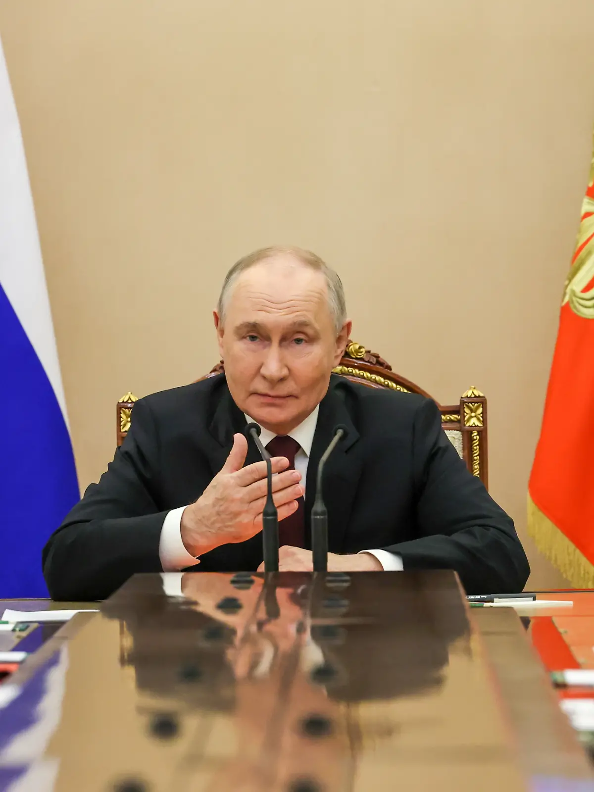 DIESES FOTO WIRD VON DER RUSSISCHEN STAATSAGENTUR TASS ZUR VERFÜGUNG GESTELLT. [RUSSIA, MOSCOW - FEBRUARY 20, 2026: Russia's President Vladimir Putin holds a meeting with permanent members of the Russian Security Council, at the Moscow Kremlin. Vyacheslav Prokofyev/Russian Presidential Press and Information Office/TASS]