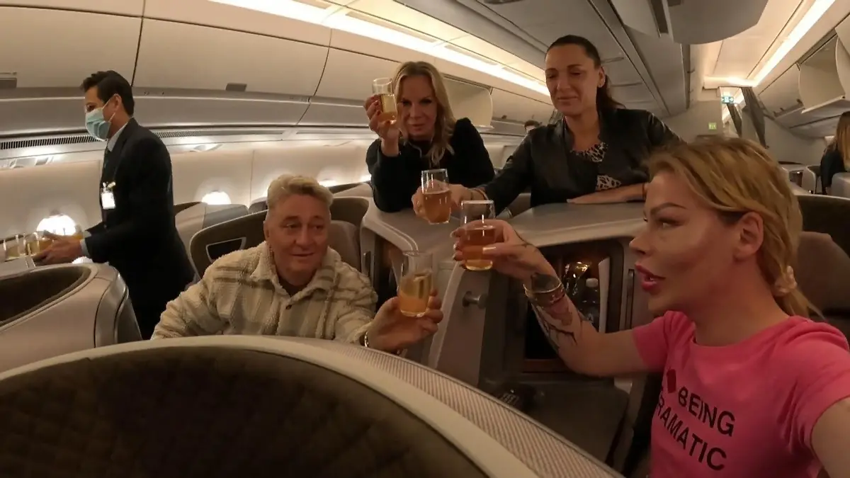 So ausgelassen kehrten die Dschungel-Helden heim Harmonie im Flieger