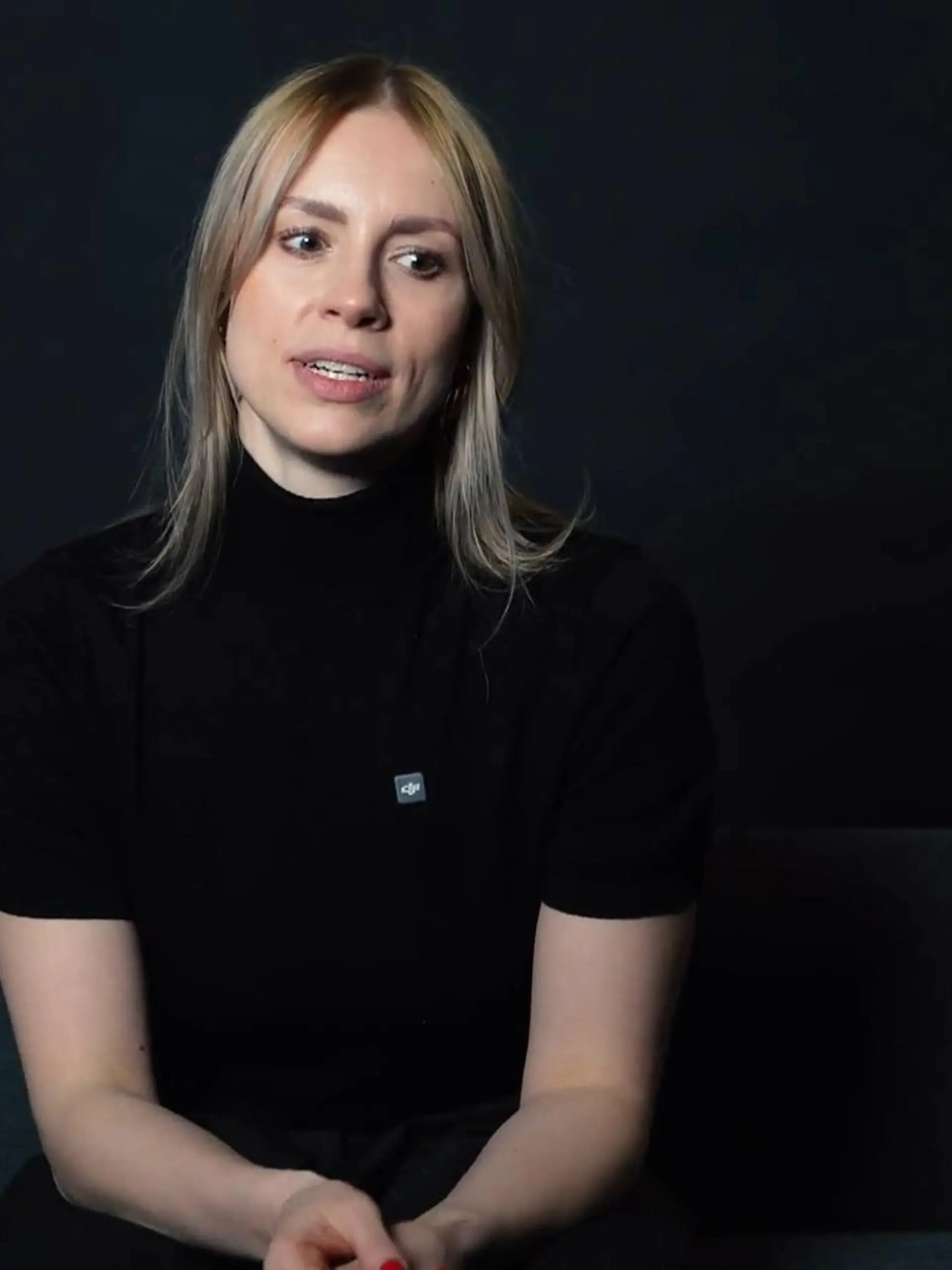 Bild zu: "Lara Dandelion Seibert erklärt die Besonderheit des Drehs"