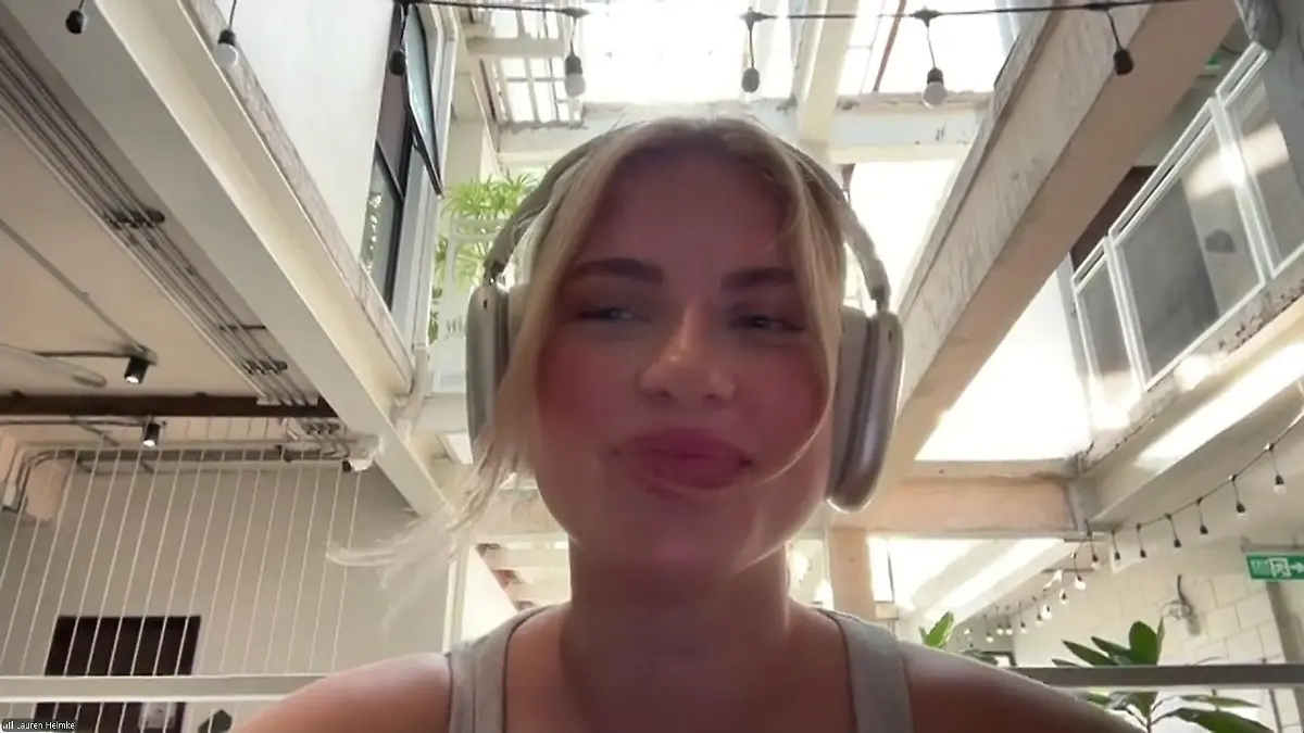 Horrornacht am Flughafen! TikTokerin Lauren sitzt stundenlang in Maschine fest „Es gab stundenlang keine Informationen!“