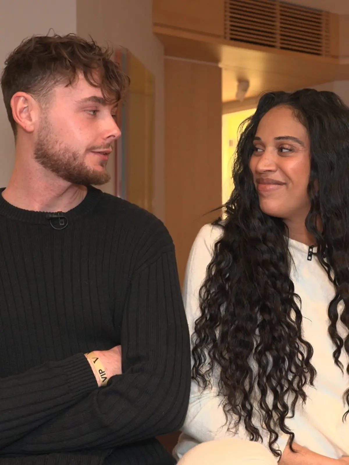 Bild zu: "Sarah Joelle Jahnel stellt uns ihren neuen Partner vor "