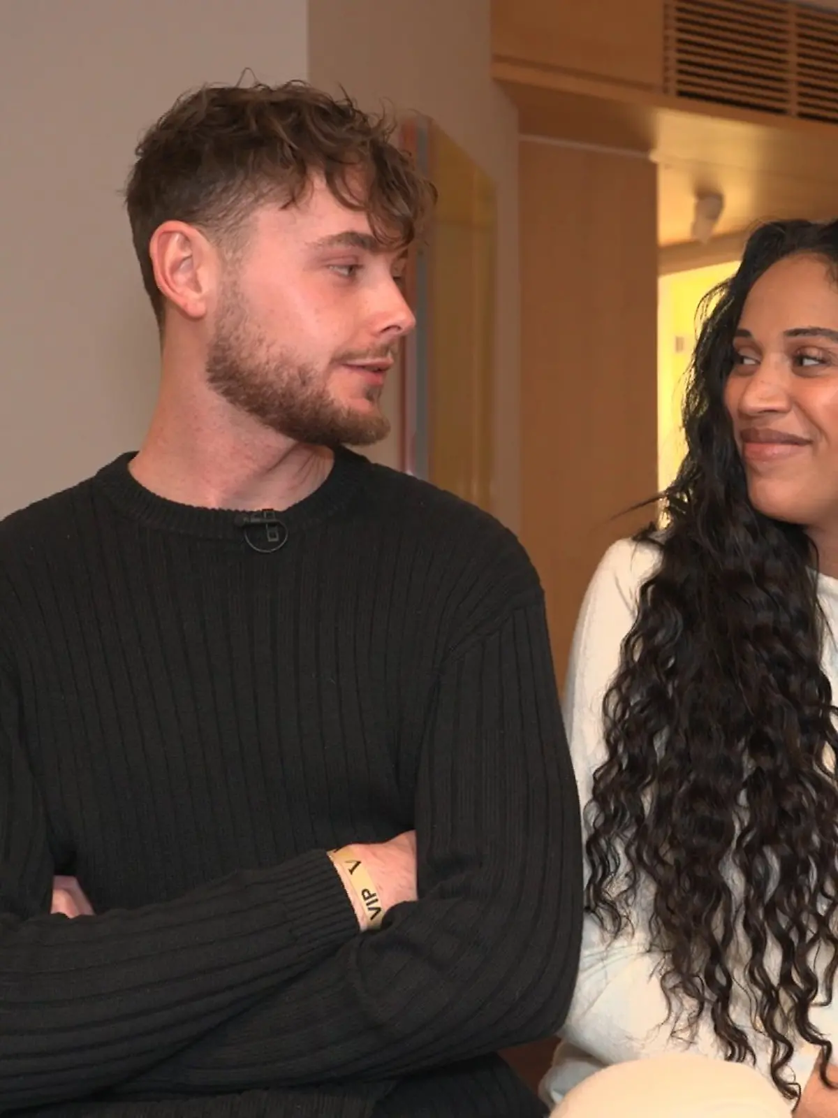 Bild zu: "Sarah Joelle Jahnel stellt uns ihren neuen Partner vor "