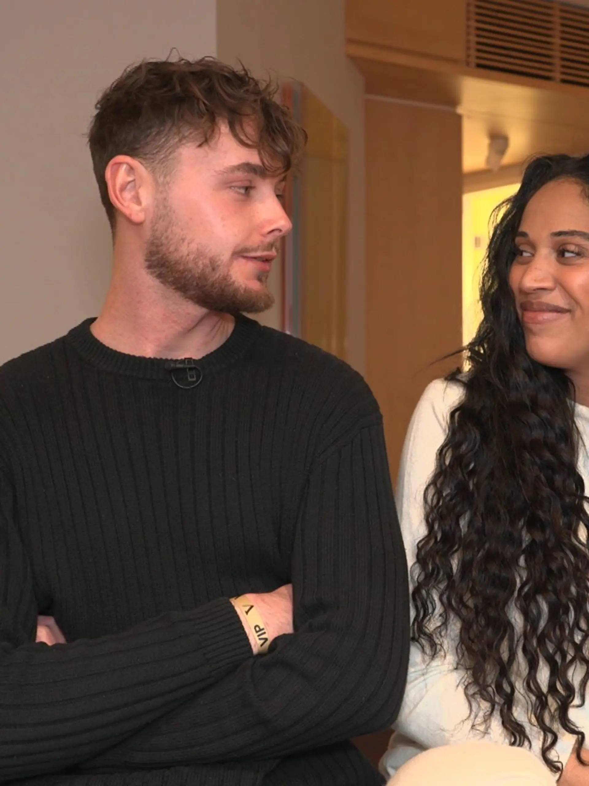Bild zu: "Sarah Joelle Jahnel stellt uns ihren neuen Partner vor "