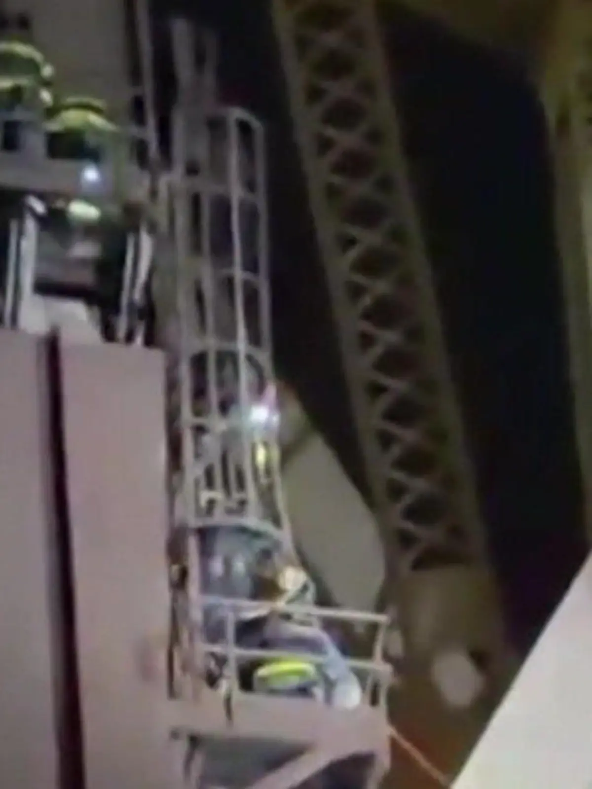 Bild zu: "Mutprobe geht schief! Teenager (16) stürzt von New Yorker Brücke – Freunde fliehen"