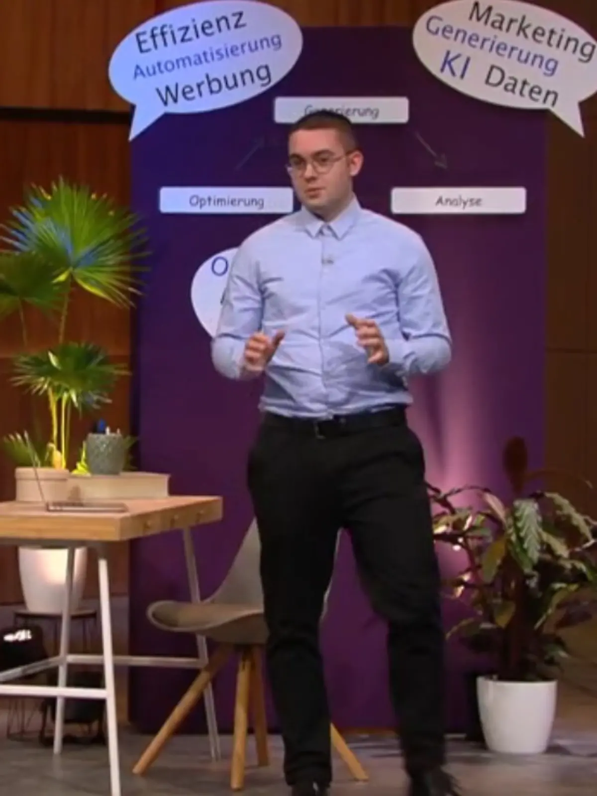 Löwe Frank Thelen macht es Christopher Luis Zoellner nicht leicht. 