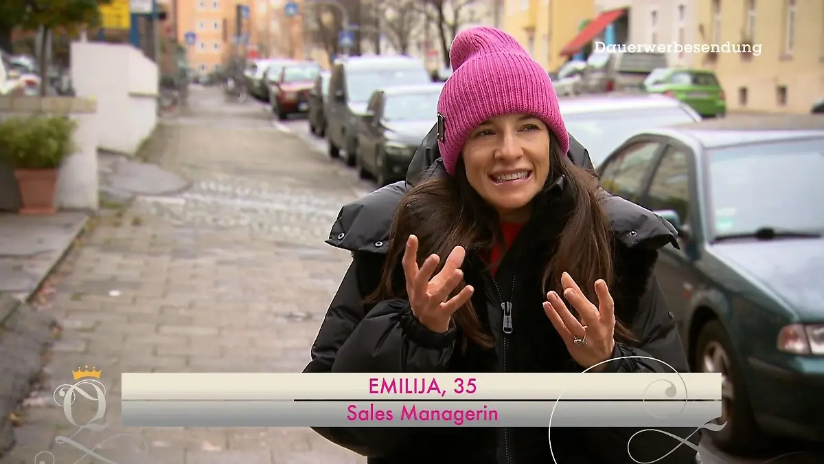 Emilija wagt den Bridgerton-Look In München