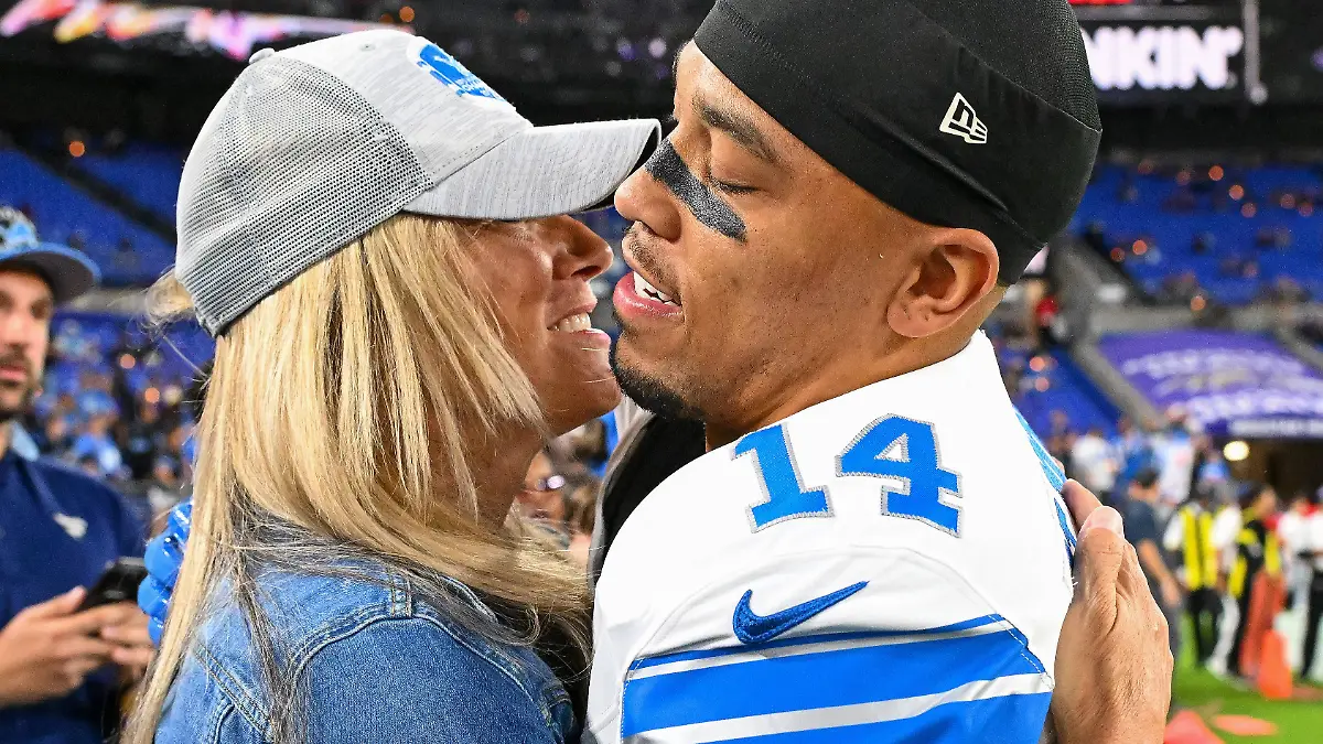 Amon-Ra St. Brown mit seiner Mutter Miriam Brown