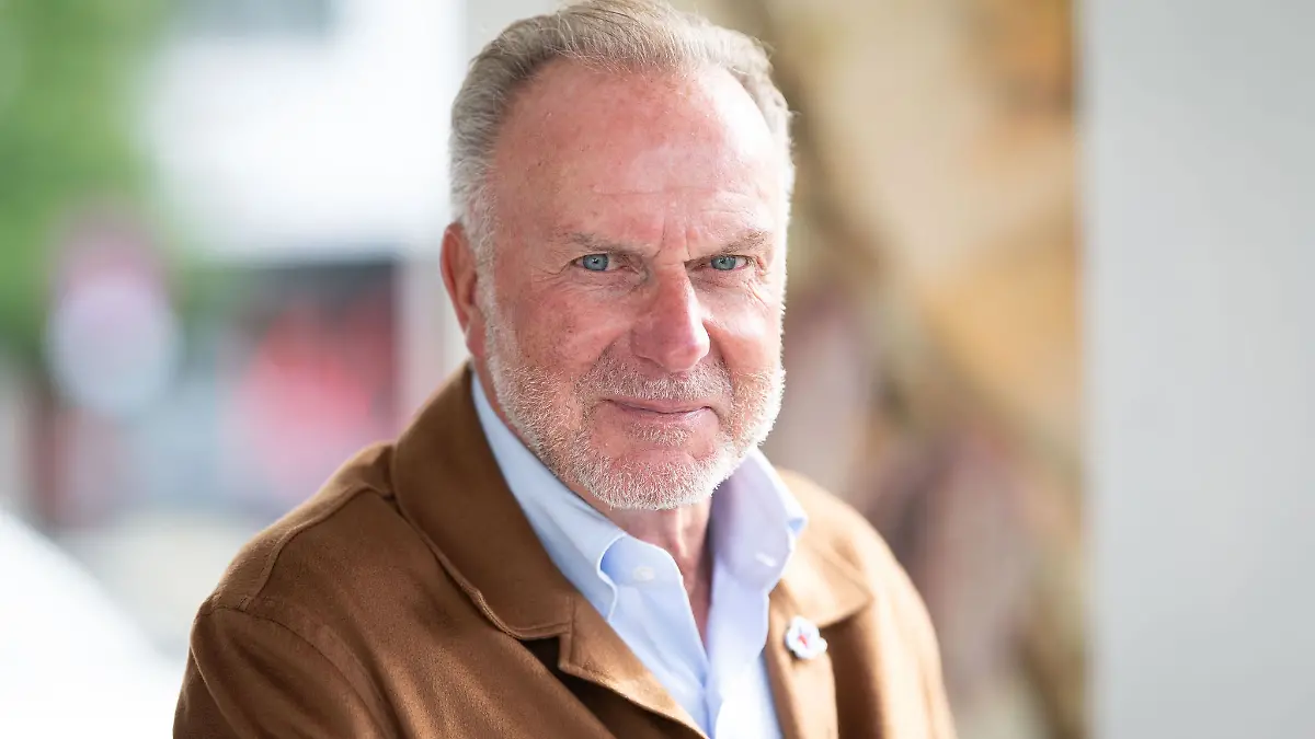 Karl-Heinz Rummenigge findet lobende Worte für FIFA-Präsident Gianni Infantino. (Archivbild)