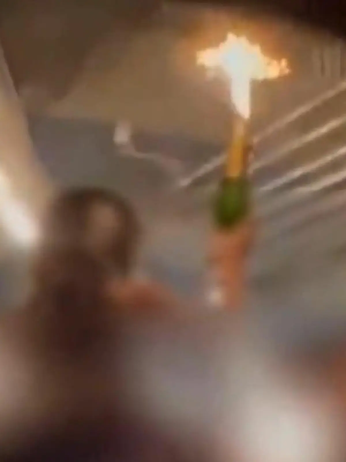 Bild zu: "Neues Video aufgetaucht! Hier bricht das Feuer in Crans-Montana aus"