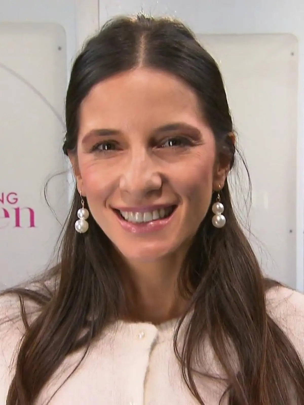 Bild zu: "Emilija verzaubert mit ihrer zarten Bridgerton-Interpretation"